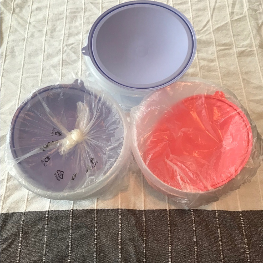 1 Tupperware Lettuce keeper